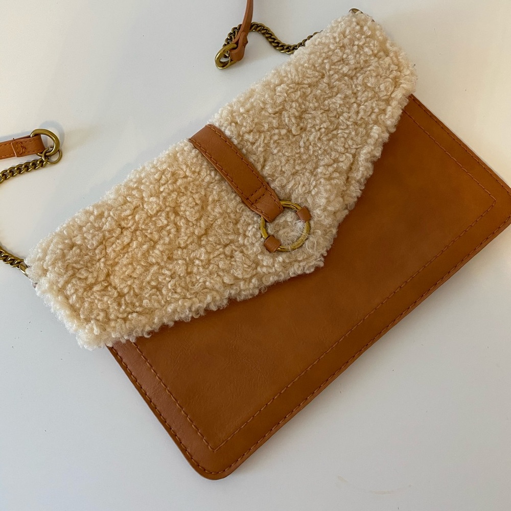 CROSSBODY BAG (GREAT CONDITION)